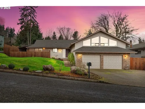 16981 Stanhelma Drive Gladstone OR 97027