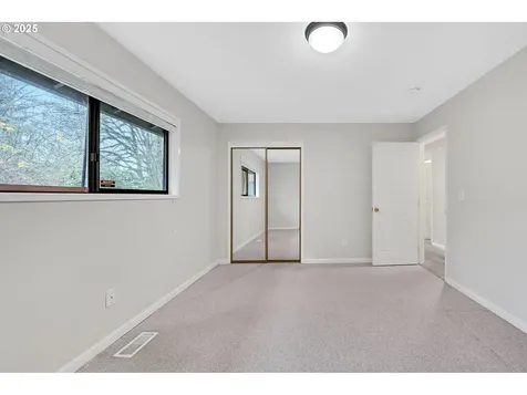 16981 Stanhelma Drive Gladstone OR 97027