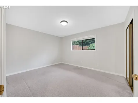 16981 Stanhelma Drive Gladstone OR 97027