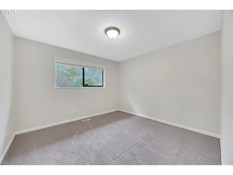 16981 Stanhelma Drive Gladstone OR 97027
