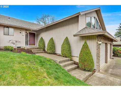 16981 Stanhelma Drive Gladstone OR 97027
