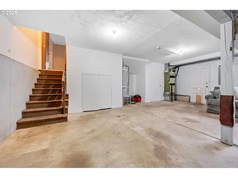 16981 Stanhelma Drive Gladstone OR 97027