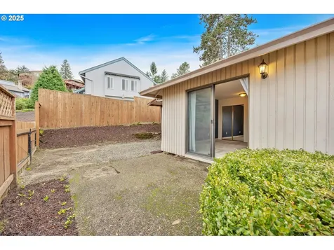 16981 Stanhelma Drive Gladstone OR 97027