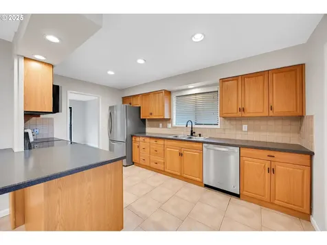 16981 Stanhelma Drive Gladstone OR 97027