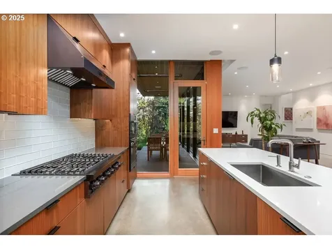 4311 SW 36th Place Portland OR 97221