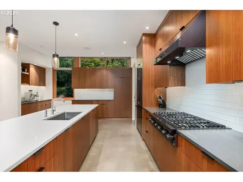 4311 SW 36th Place Portland OR 97221