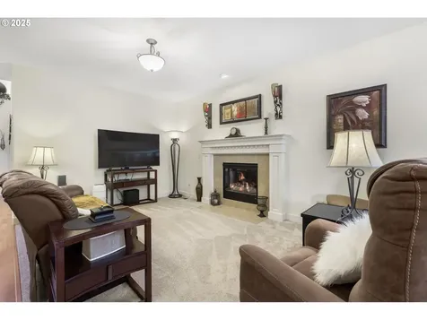 3369 Falcon Drive Springfield OR 97477