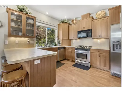 3369 Falcon Drive Springfield OR 97477