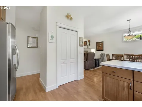3369 Falcon Drive Springfield OR 97477