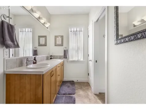 3369 Falcon Drive Springfield OR 97477