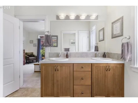 3369 Falcon Drive Springfield OR 97477