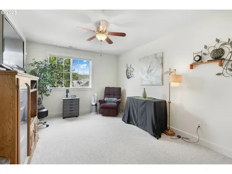 3369 Falcon Drive Springfield OR 97477