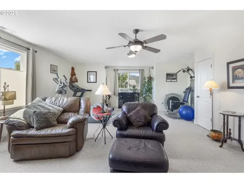 3369 Falcon Drive Springfield OR 97477