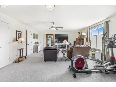 3369 Falcon Drive Springfield OR 97477