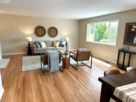 4714 SE Flavel Drive Portland OR 97206