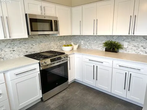 4714 SE Flavel Drive Portland OR 97206