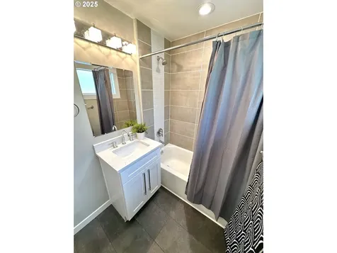 4714 SE Flavel Drive Portland OR 97206