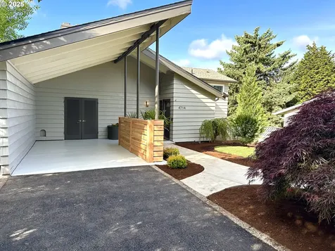 4714 SE Flavel Drive Portland OR 97206