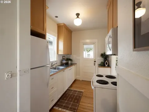 4022 SE Caruthers Street Portland OR 97214