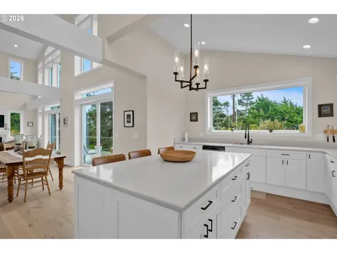 11 White Tail Court Florence OR 97439
