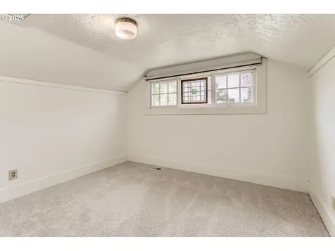 4011 SE Ankeny Street Portland OR 97214