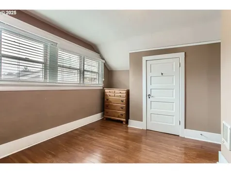 4011 SE Ankeny Street Portland OR 97214