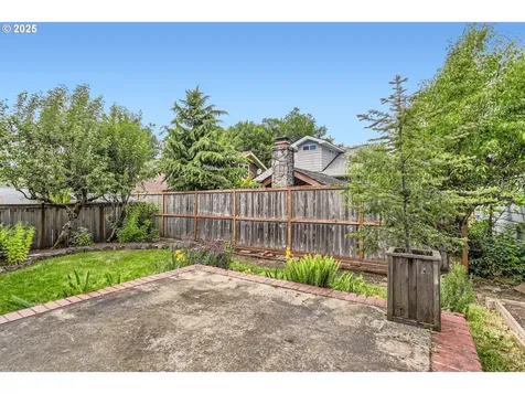 4011 SE Ankeny Street Portland OR 97214