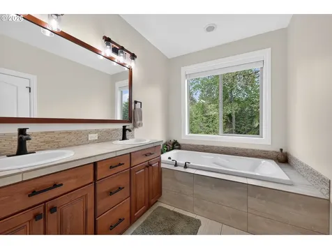 1271 SW Forest Glen Drive Mcminnville OR 97128