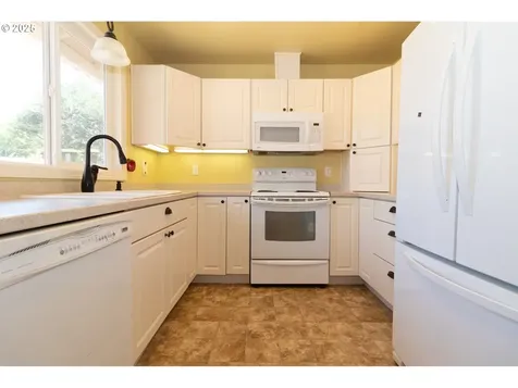 1868 Tamarack Street Florence OR 97439