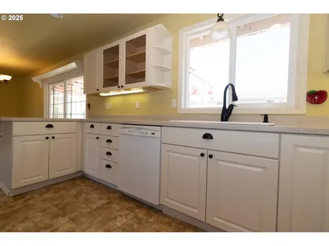 1868 Tamarack Street Florence OR 97439