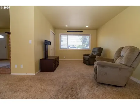 1868 Tamarack Street Florence OR 97439