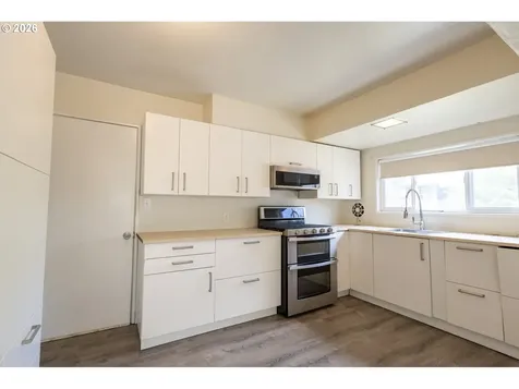 7004 SE Woodstock Boulevard Portland OR 97206