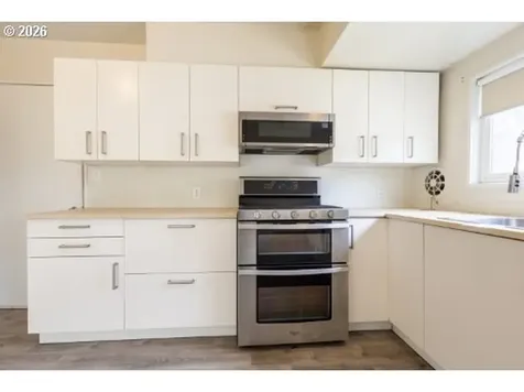 7004 SE Woodstock Boulevard Portland OR 97206