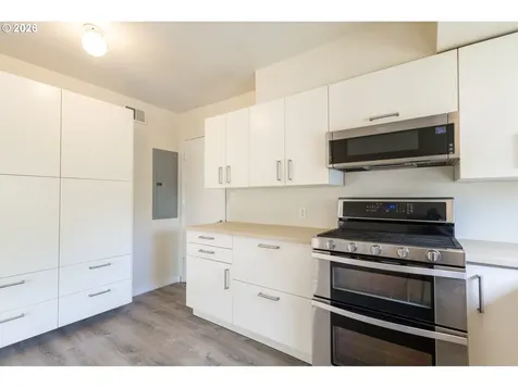 7004 SE Woodstock Boulevard Portland OR 97206
