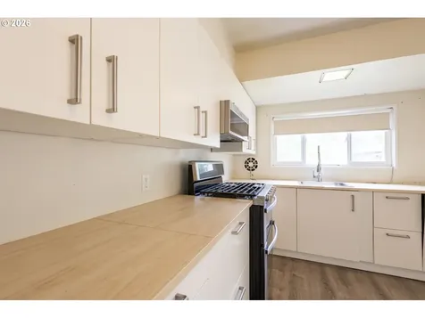 7004 SE Woodstock Boulevard Portland OR 97206