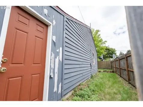 7004 SE Woodstock Boulevard Portland OR 97206