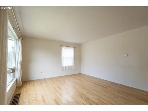 7004 SE Woodstock Boulevard Portland OR 97206
