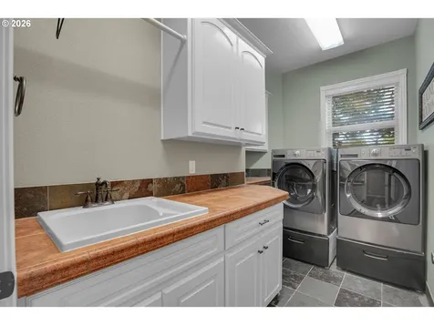 1696 SE 26th Drive Gresham OR 97080