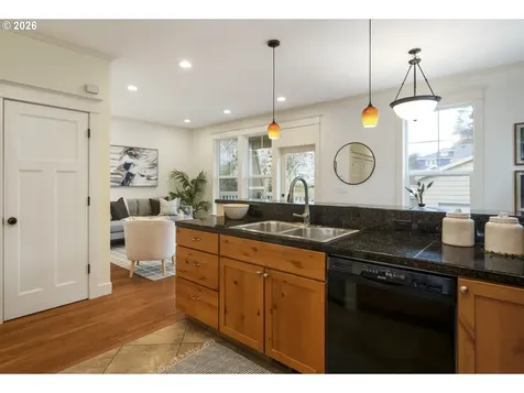 3738 SE Crystal Springs Boulevard Portland OR 97202