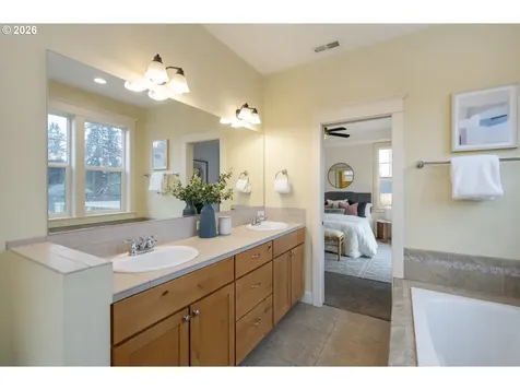 3738 SE Crystal Springs Boulevard Portland OR 97202