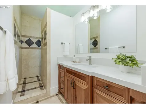 2892 Riverwalk Loop Eugene OR 97401