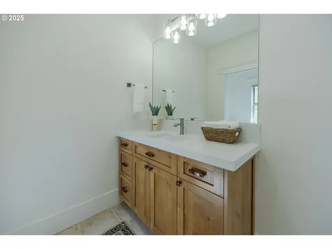 2892 Riverwalk Loop Eugene OR 97401