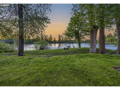 2892 Riverwalk Loop Eugene OR 97401
