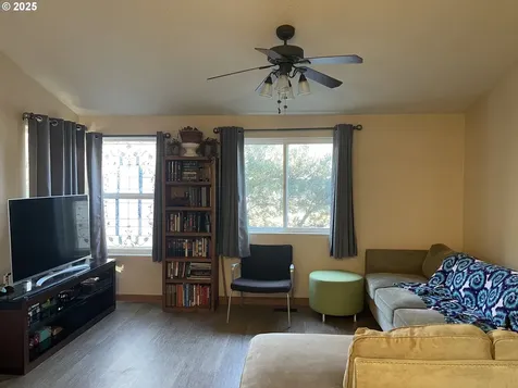 627 W Main Street Sheridan OR 97378