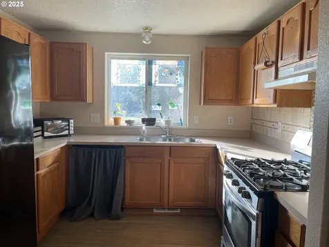 627 W Main Street Sheridan OR 97378