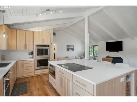 856 Woodland Drive NE Silverton OR 97381