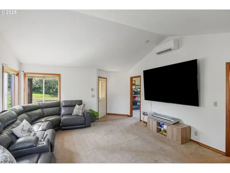 856 Woodland Drive NE Silverton OR 97381