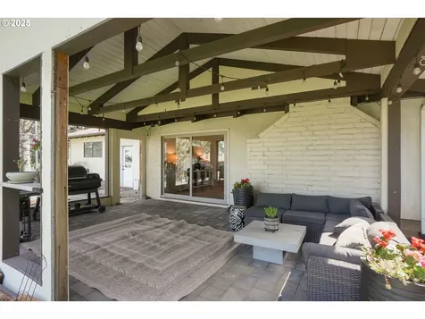 856 Woodland Drive NE Silverton OR 97381