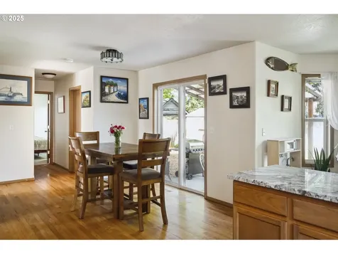 1211 NE Lenore Street Portland OR 97211