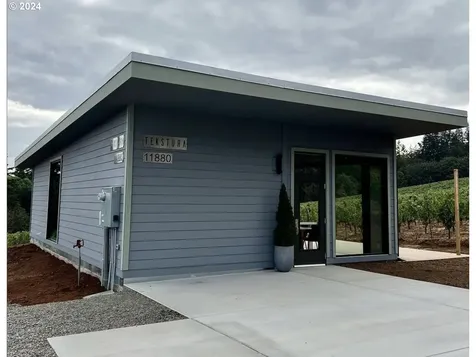 11880 SE Eola Hills Road Amity OR 97101